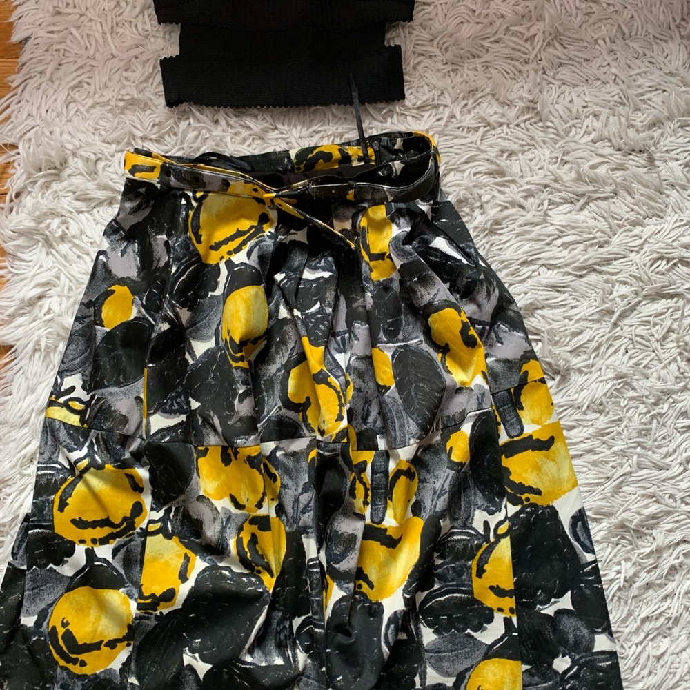Set of a script and a cropped top